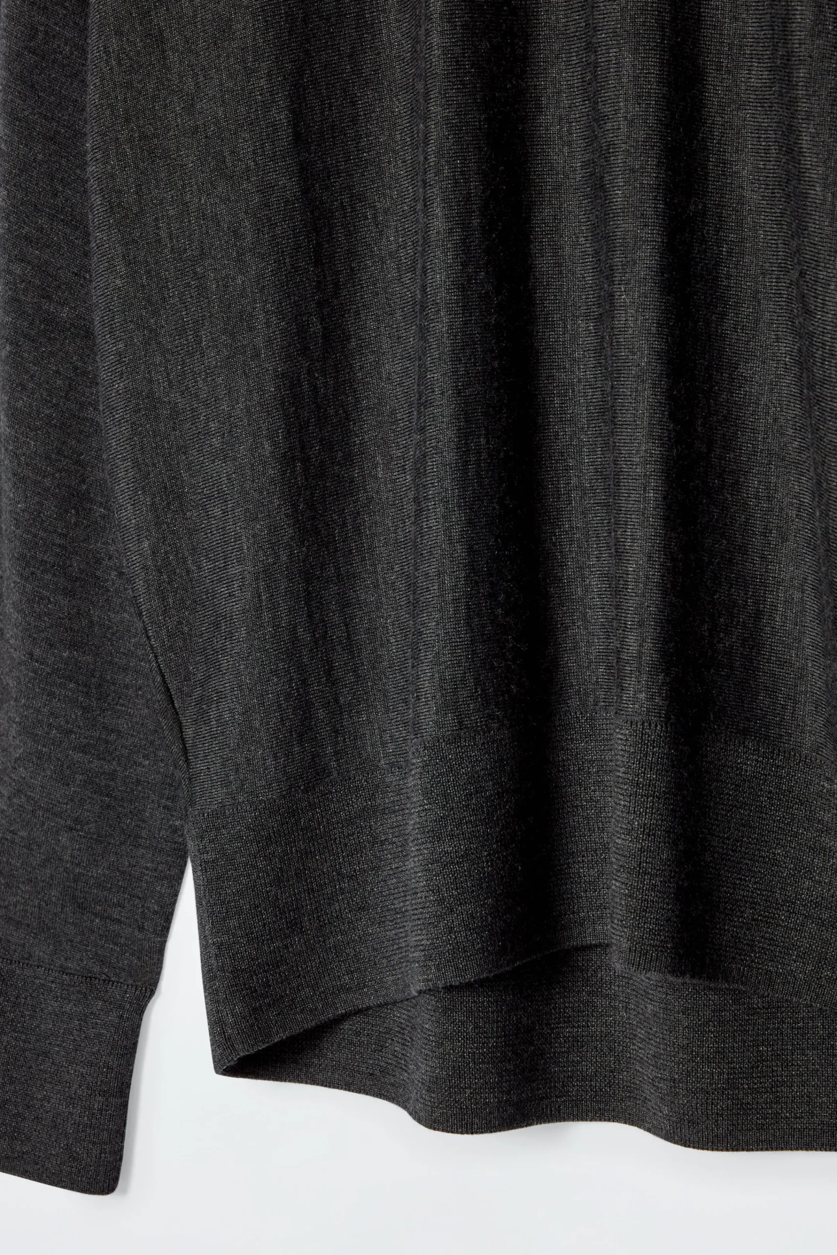 Damen COS Strickmode*ABGERUNDETER PULLOVER AUS MERINOWOLLE