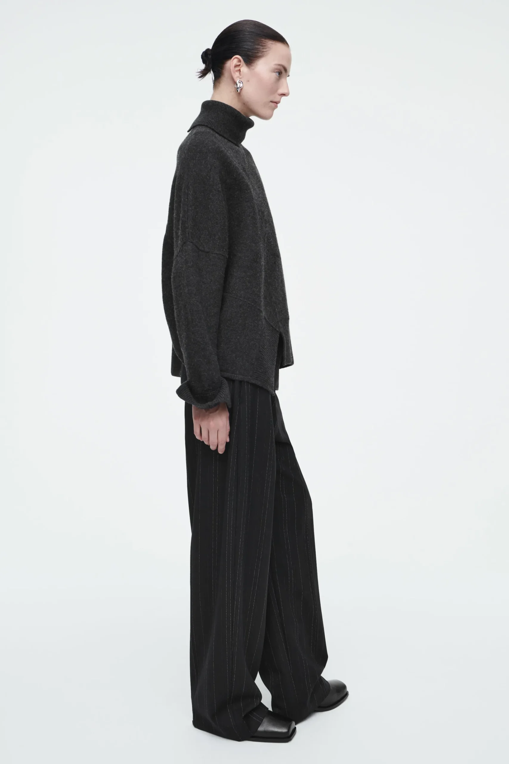 Damen COS Strickmode*ASYMMETRISCHER PULLOVER AUS MERINOWOLLE
