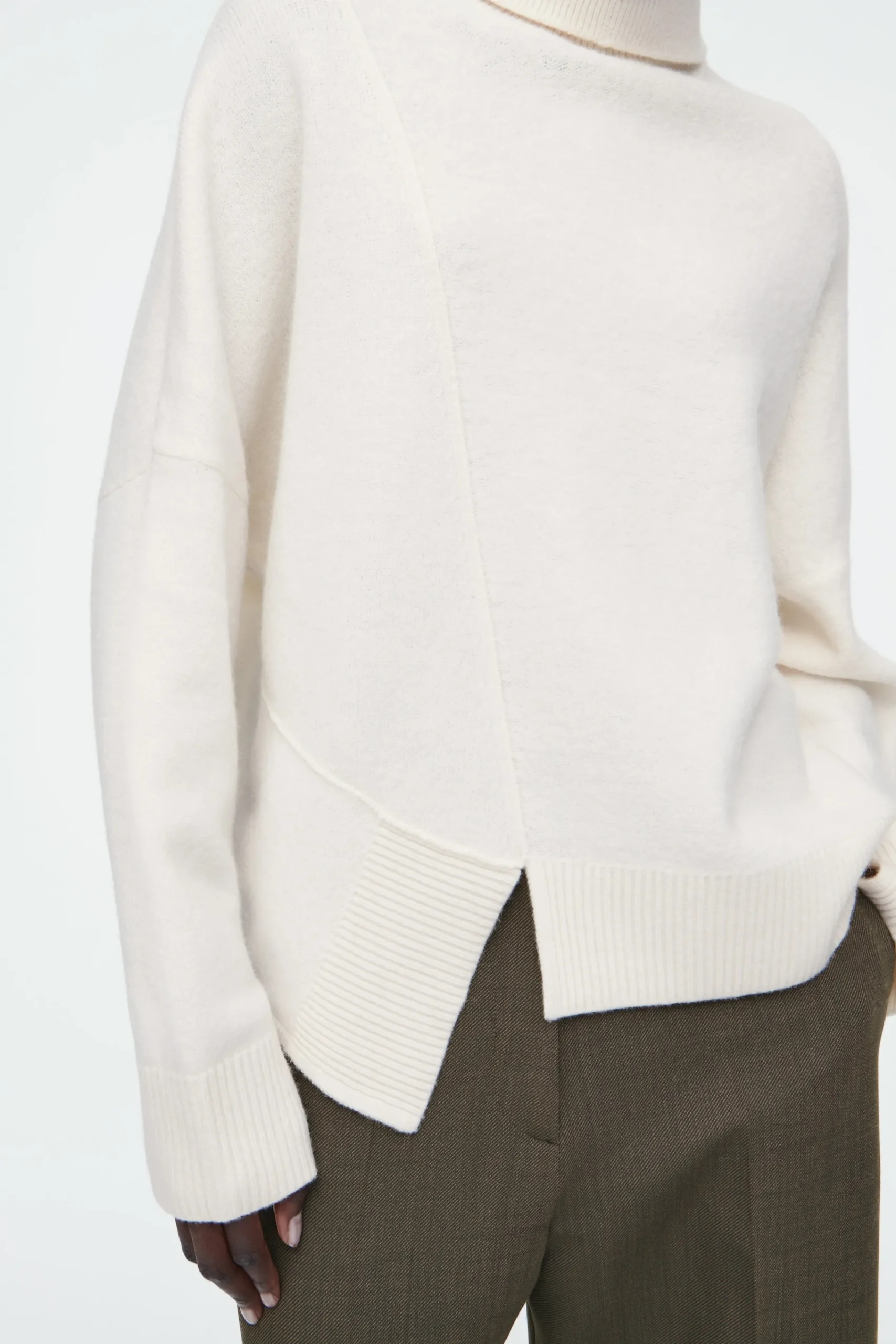 Damen COS Strickmode*ASYMMETRISCHER PULLOVER AUS MERINOWOLLE