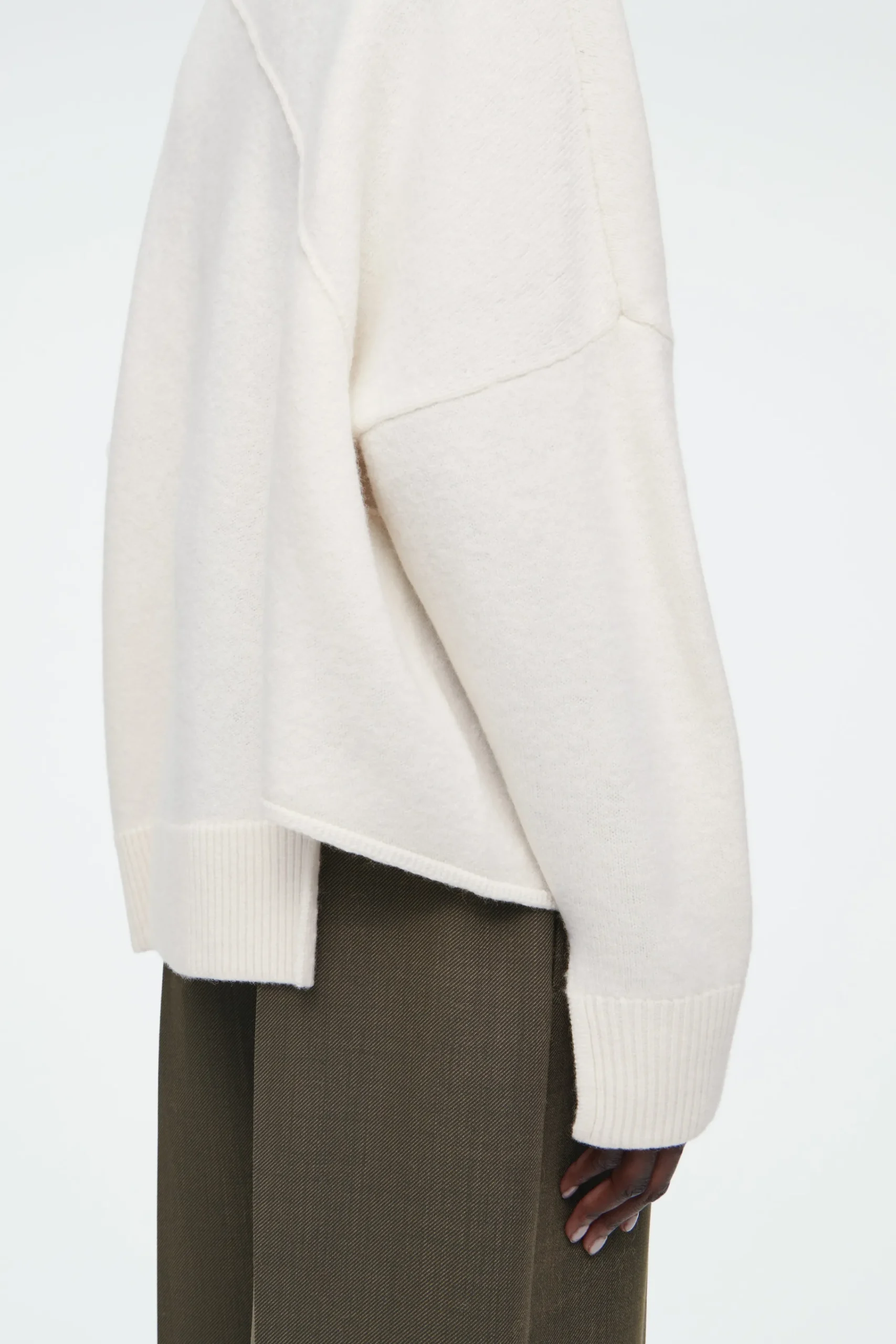 Damen COS Strickmode*ASYMMETRISCHER PULLOVER AUS MERINOWOLLE