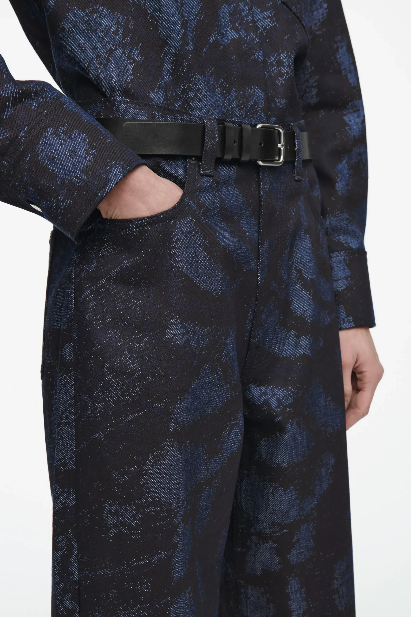 Damen COS Jeans | Hosen*BAY JACQUARD-JEANS MIT BARREL-BEIN