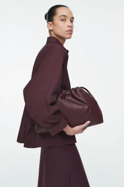 Damen COS Taschen*CAVATELLI CLUTCH AUS LEDER