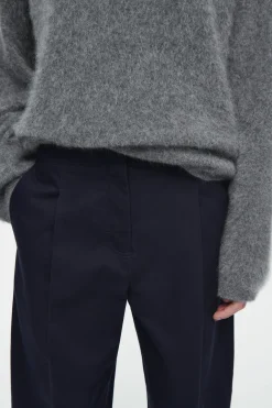 Damen COS Hosen*CHINOHOSE MIT FALTEN UND BARREL-BEIN