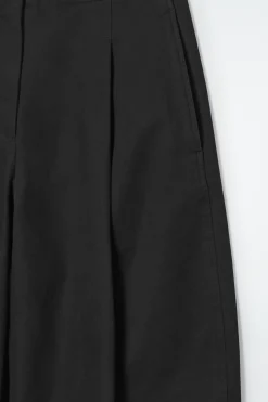 Damen COS Hosen*CHINOHOSE MIT FALTEN UND BARREL-BEIN