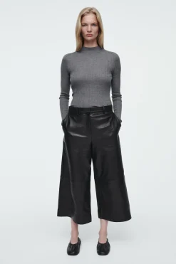 Damen COS Oberteile | Strickmode*DAS GERIPPTE OBERTEIL AUS MERINOWOLLE