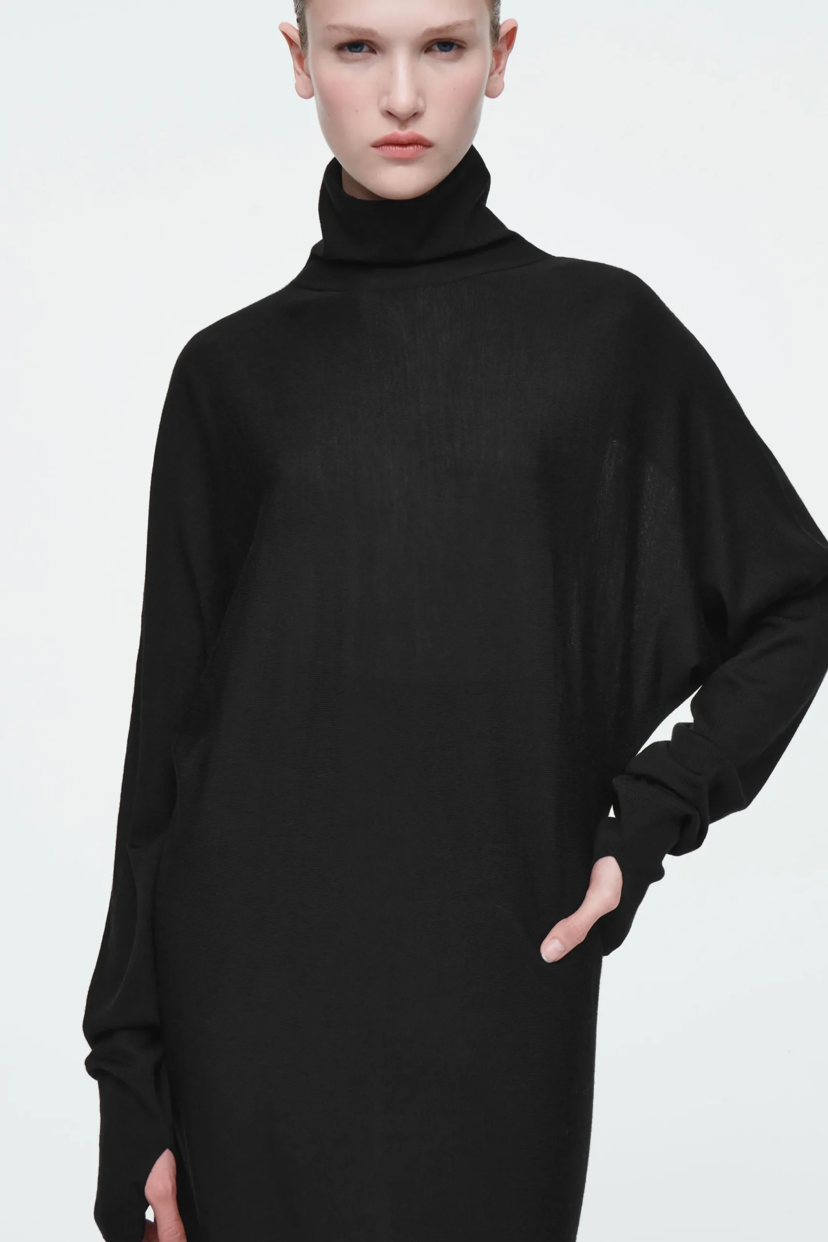 Damen COS Kleider | Strickmode*DAS KLEID AUS MERINOWOLLE MIT STEHKRAGEN