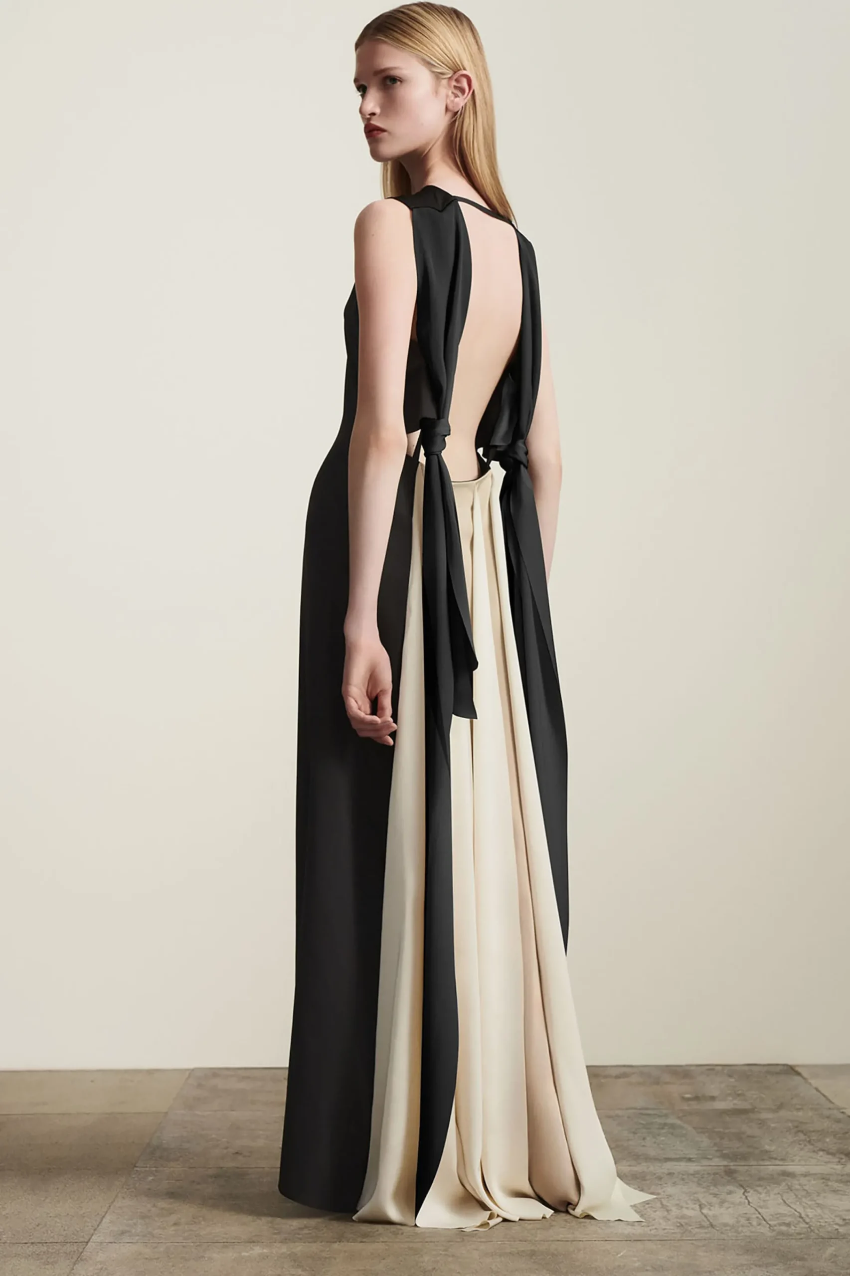 Damen COS Kleider*DAS MAXIKLEID MIT OFFENEM RÜCKEN