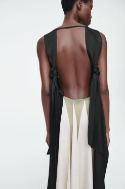 Damen COS Kleider*DAS MAXIKLEID MIT OFFENEM RÜCKEN