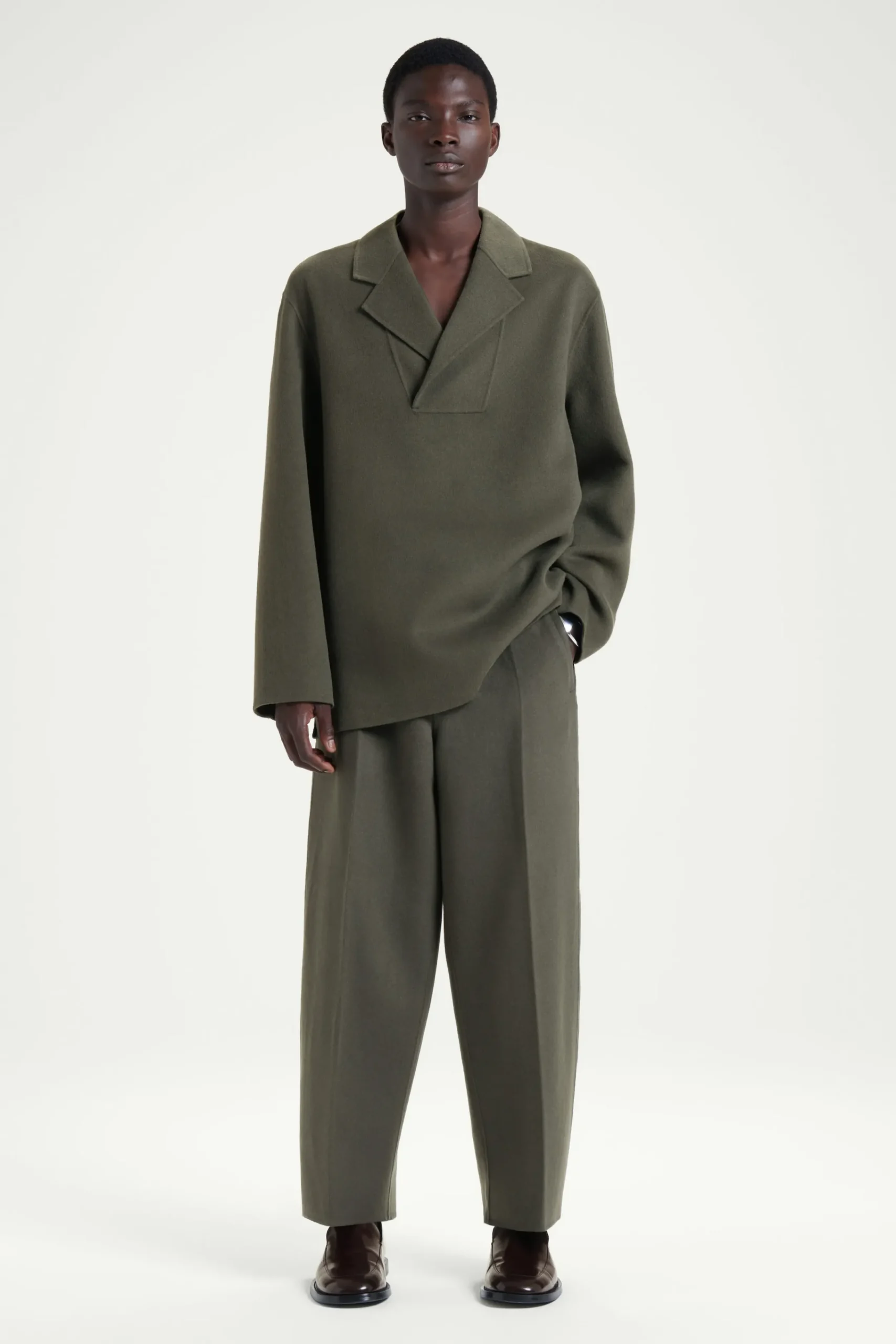 Herren COS Hosen*DIE HOSE MIT BARREL-BEIN