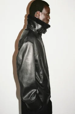 Herren COS Mäntel & Jacken*DIE LEDERJACKE MIT LAMMFELLBESATZ