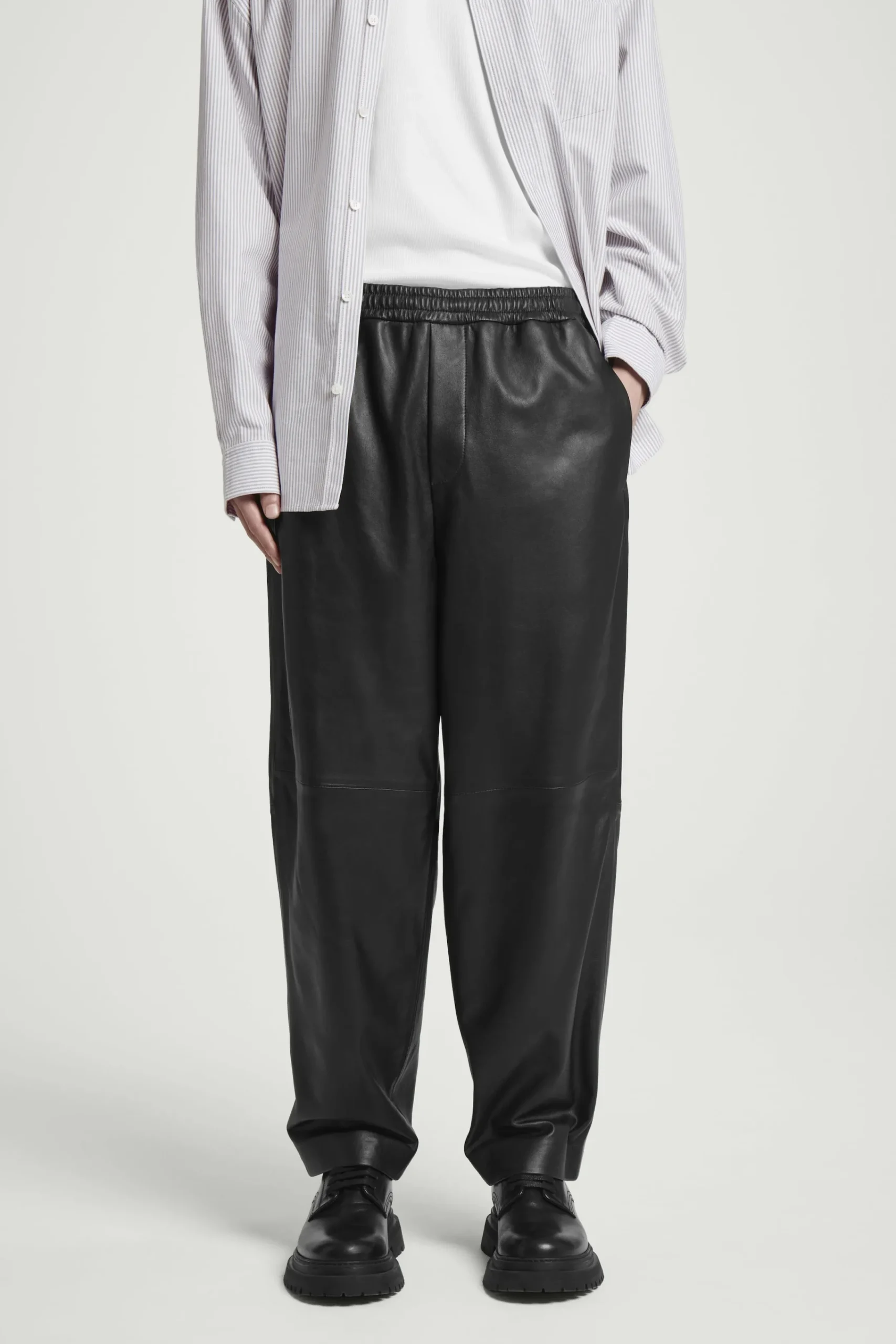 Herren COS Hosen*ELASTISCHE SCHMAL ZULAUFENDE JOGGINGHOSE AUS LEDER