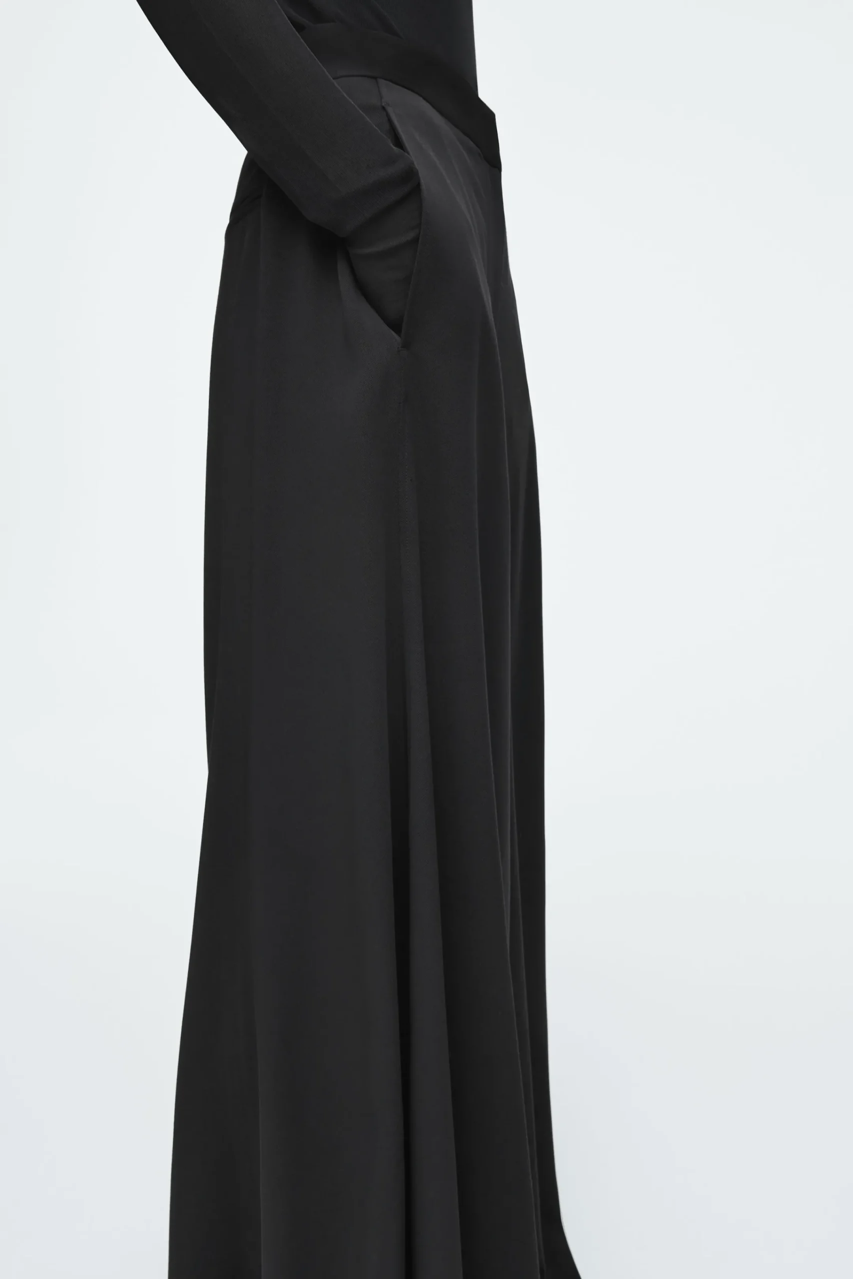 Damen COS Hosen*FLIESSENDE HOSE MIT WEITEM BEIN