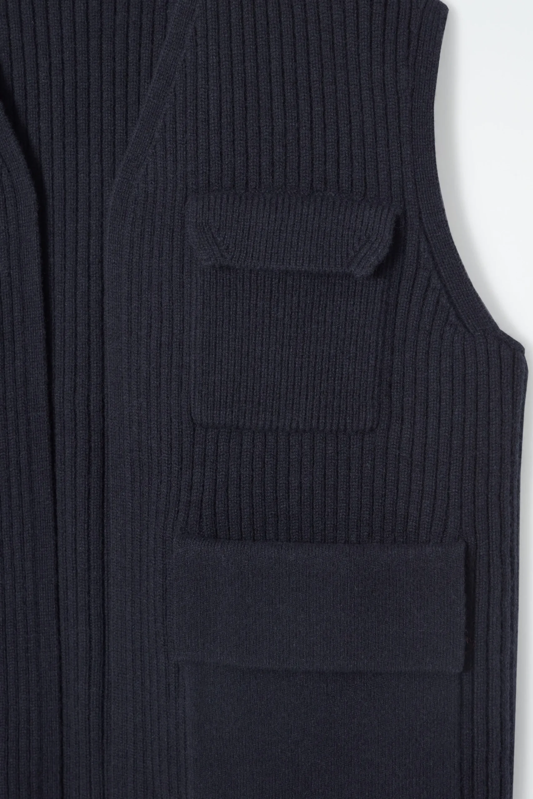 Damen COS Strickmode*GERIPPTE UTILITY-WESTE AUS MERINOWOLLE