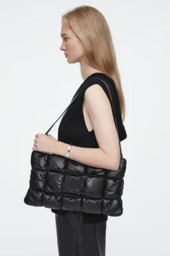 Damen COS Die Gesteppte Tasche | Taschen*GESTEPPTE PILLOW CLUTCH - LEDER