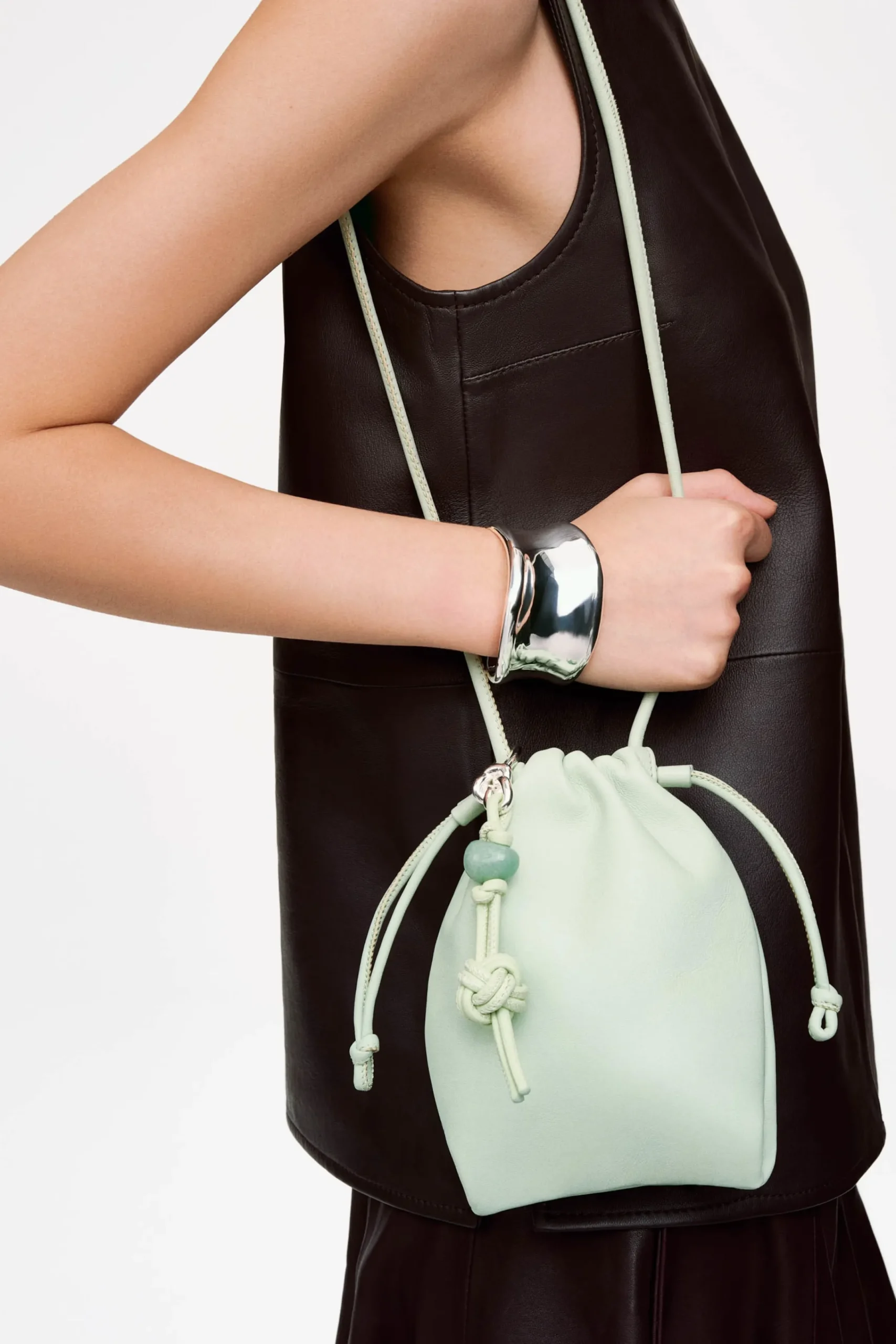 Damen COS Taschen*GOOD LUCK TASCHENANHÄNGER MIT KNOTENDETAIL