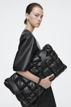 Damen COS Die Gesteppte Tasche | Taschen*GROSSE GESTEPPTE PILLOW CLUTCH - LEDER