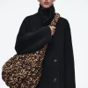 Damen COS Taschen*GROSSE GESTEPPTE UMHÄNGETASCHE