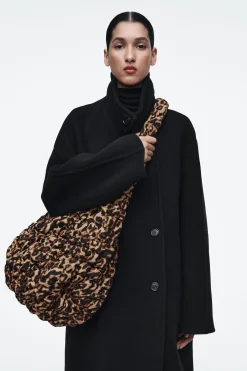 Damen COS Taschen*GROSSE GESTEPPTE UMHÄNGETASCHE