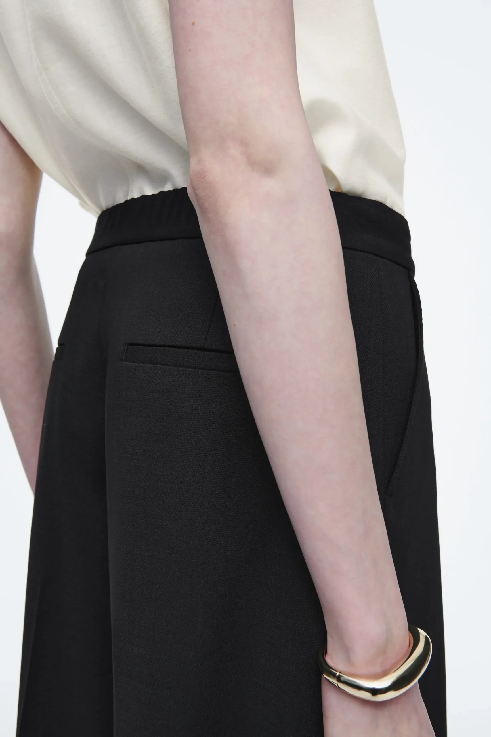 Damen COS Hosen*HOSE AUS WOLL-MIX MIT WEITEM BEIN