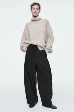 Damen COS Hosen*HOSE MIT BARREL-BEIN UND ELASTISCHEM BUND
