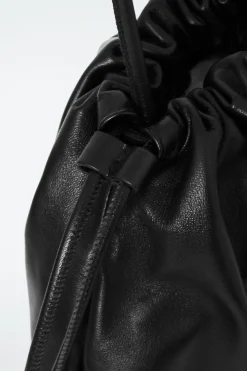 Damen COS Taschen*KLEINE CAVATELLI CLUTCH AUS LEDER