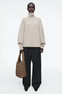 Damen COS Taschen*KLEINE GESTEPPTE TOTE BAG