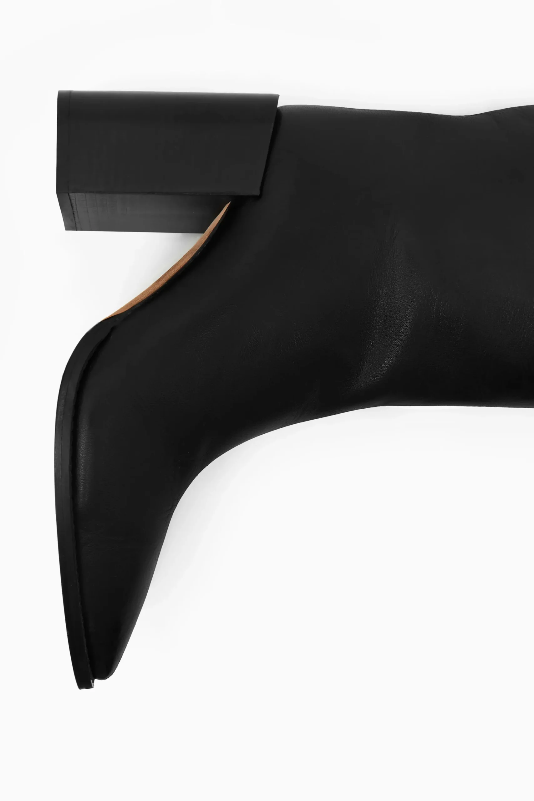 Damen COS Accessoires Aus Leder | Schuhe*KNIEHOHE LEDERSTIEFEL MIT SPITZER ZEHENKAPPE