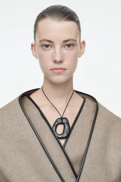 Damen COS Schmuck*LEDERKETTE MIT ANHÄNGER