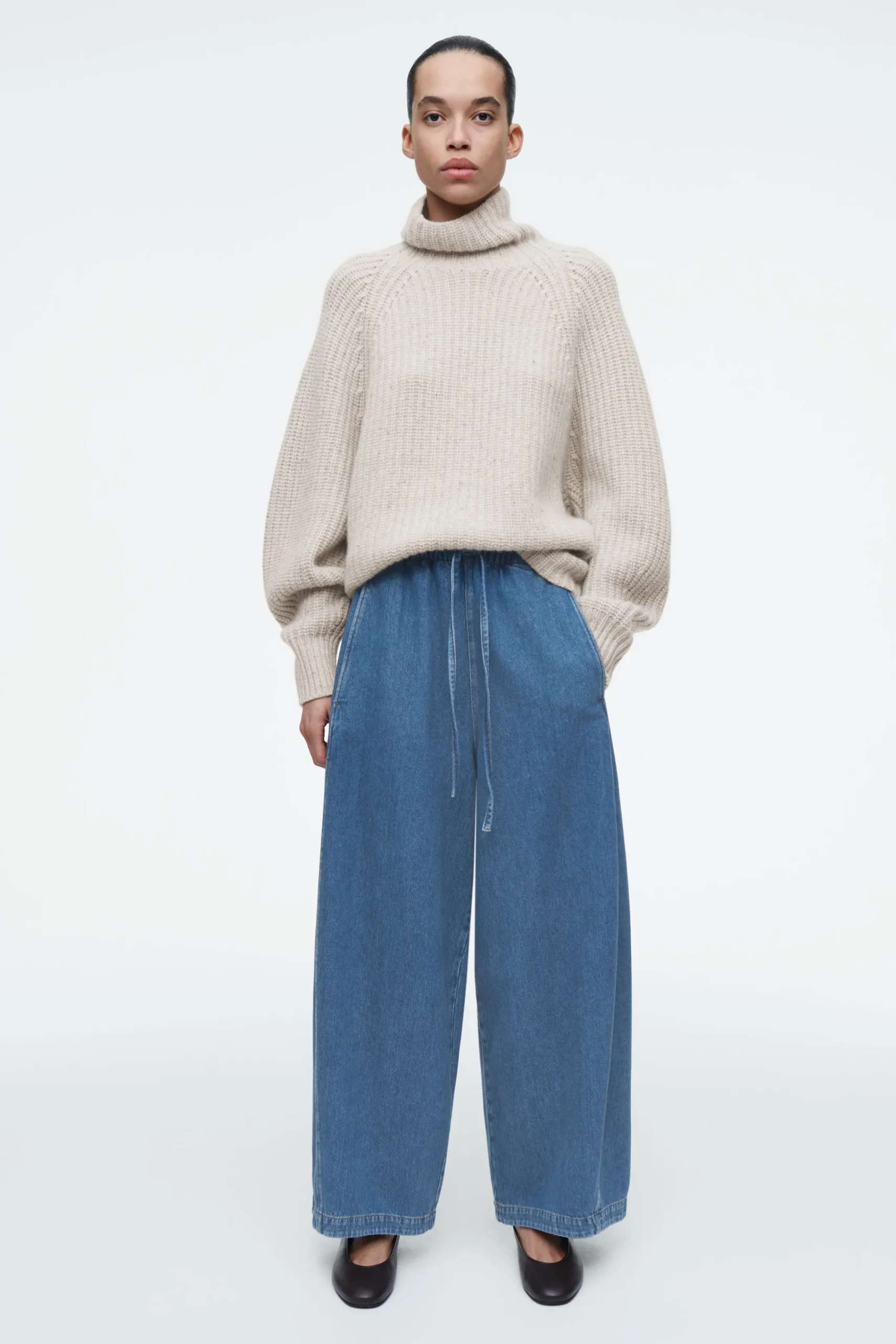 Damen COS Hosen*LEGERE JEANSHOSE MIT KORDELZUGBUND UND BARREL-BEIN