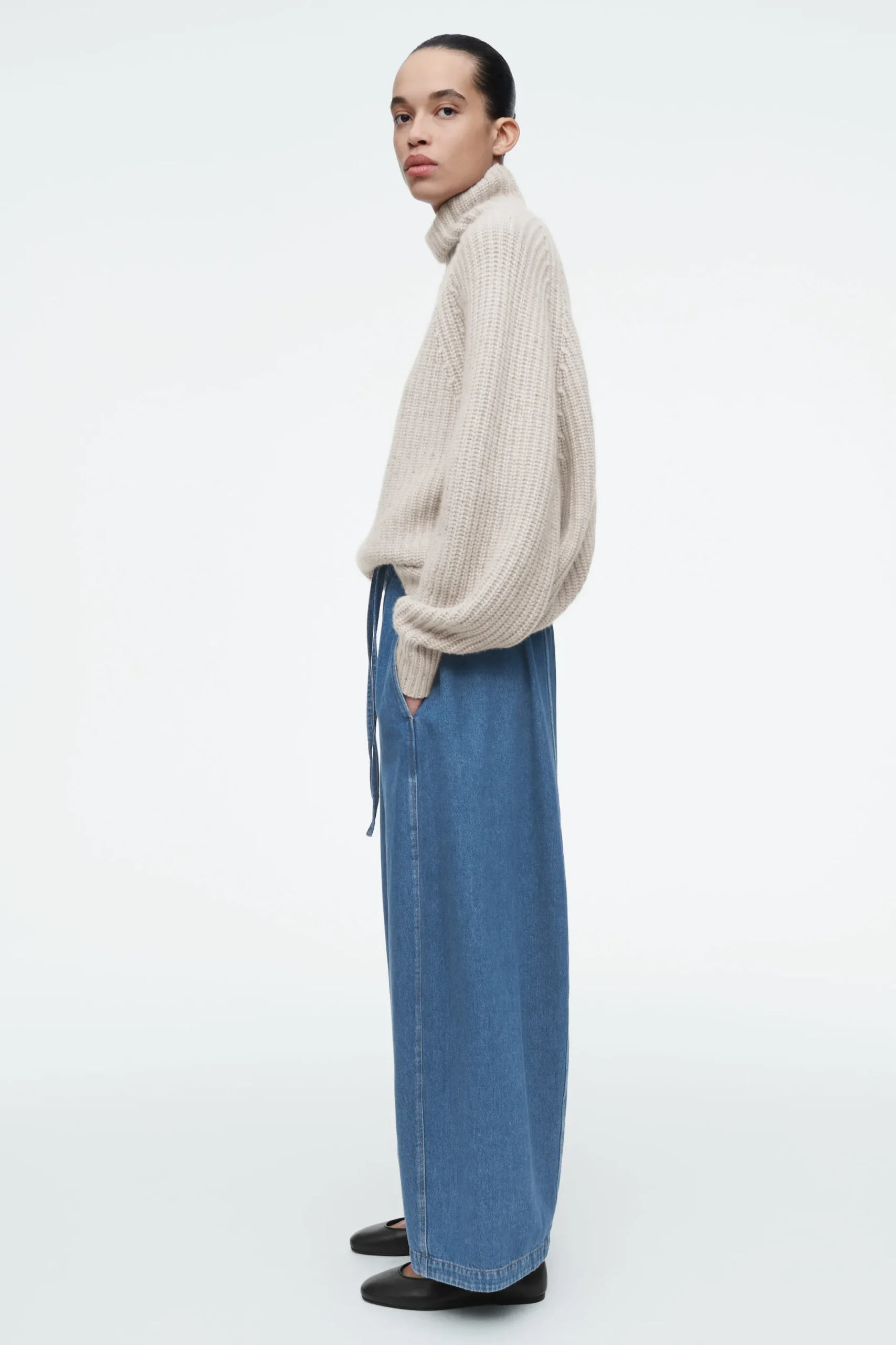 Damen COS Hosen*LEGERE JEANSHOSE MIT KORDELZUGBUND UND BARREL-BEIN