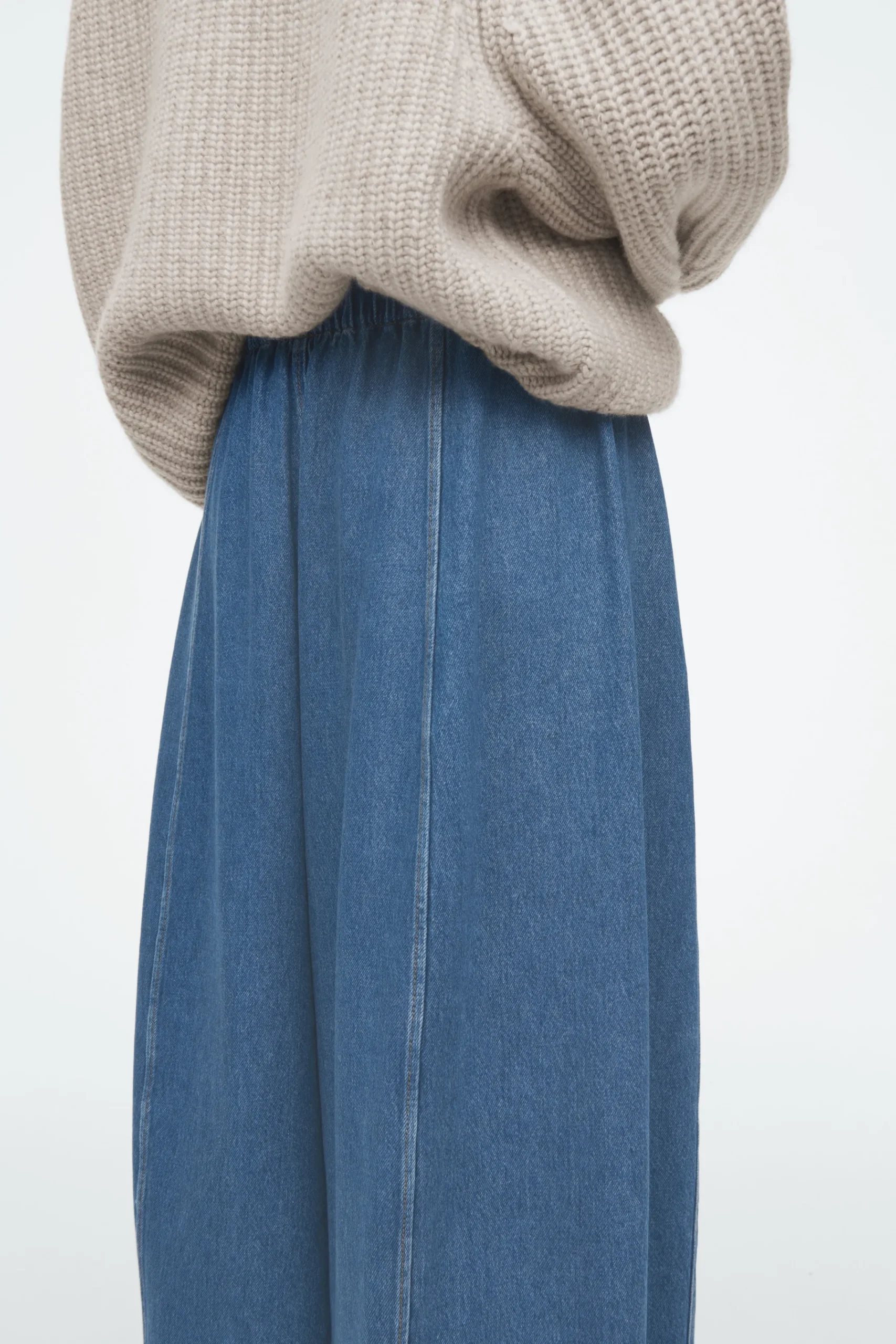 Damen COS Hosen*LEGERE JEANSHOSE MIT KORDELZUGBUND UND BARREL-BEIN