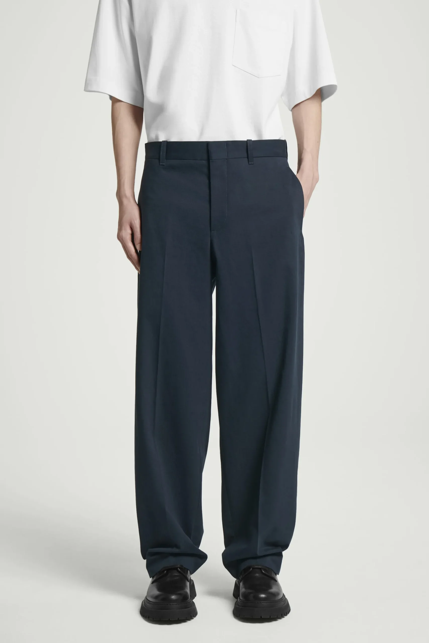 Herren COS Hosen*LOCKERE CHINOHOSE MIT GERADEM BEIN