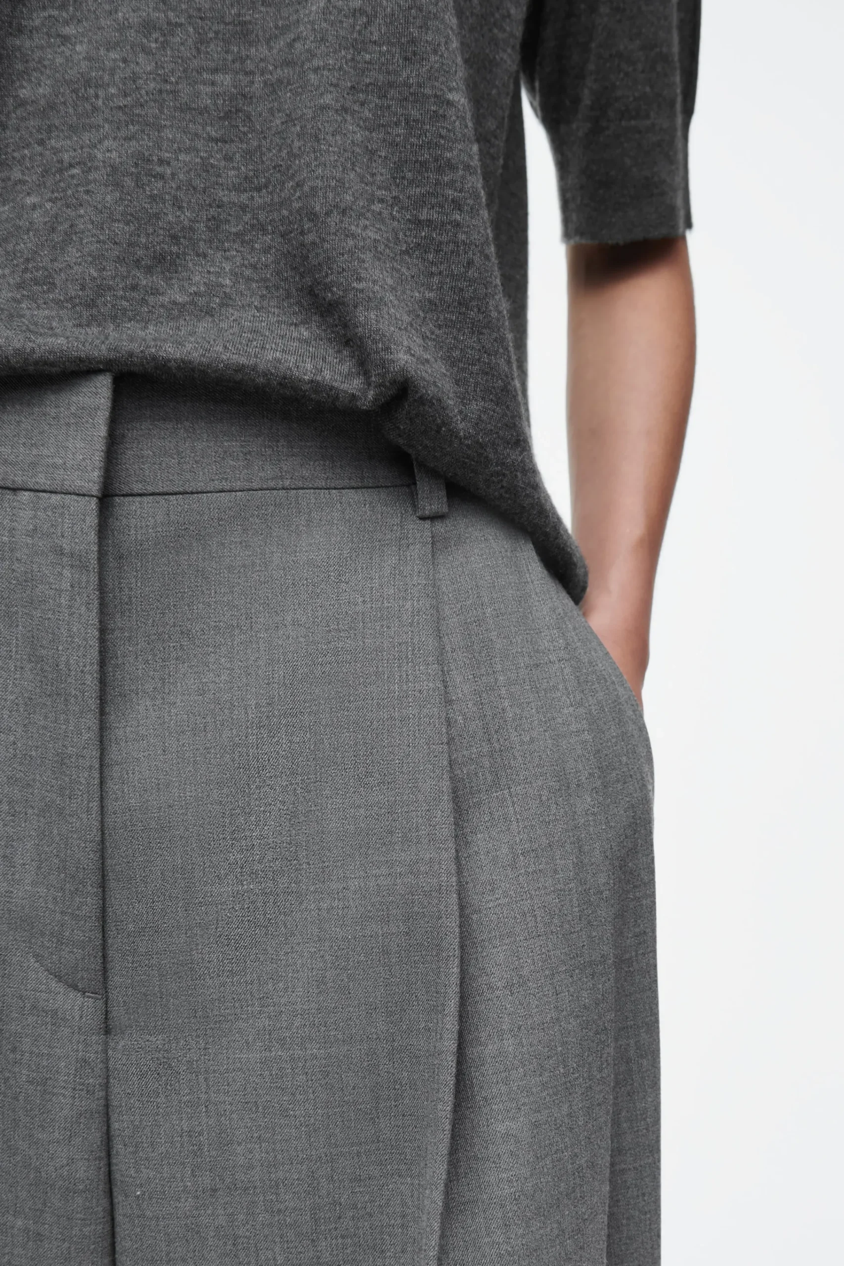 Damen COS Hosen*LOCKERE HOSE AUS TWILL MIT WEITEM BEIN