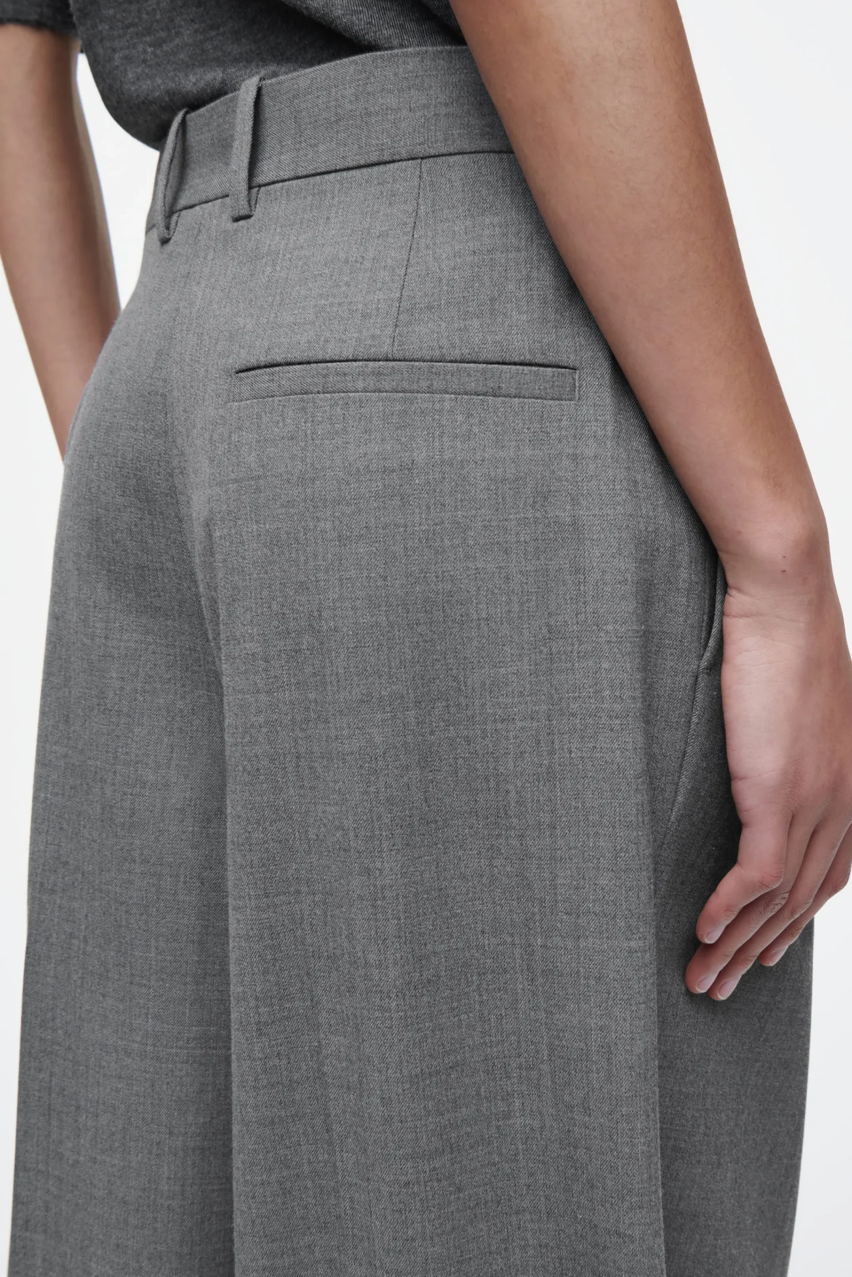 Damen COS Hosen*LOCKERE HOSE AUS TWILL MIT WEITEM BEIN