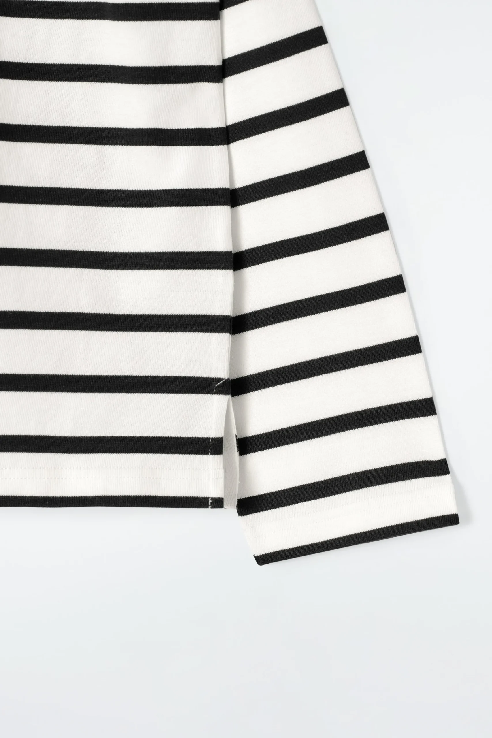 Damen COS Oberteile*LOCKERES LANGÄRMLIGES POLOSHIRT MIT STREIFEN