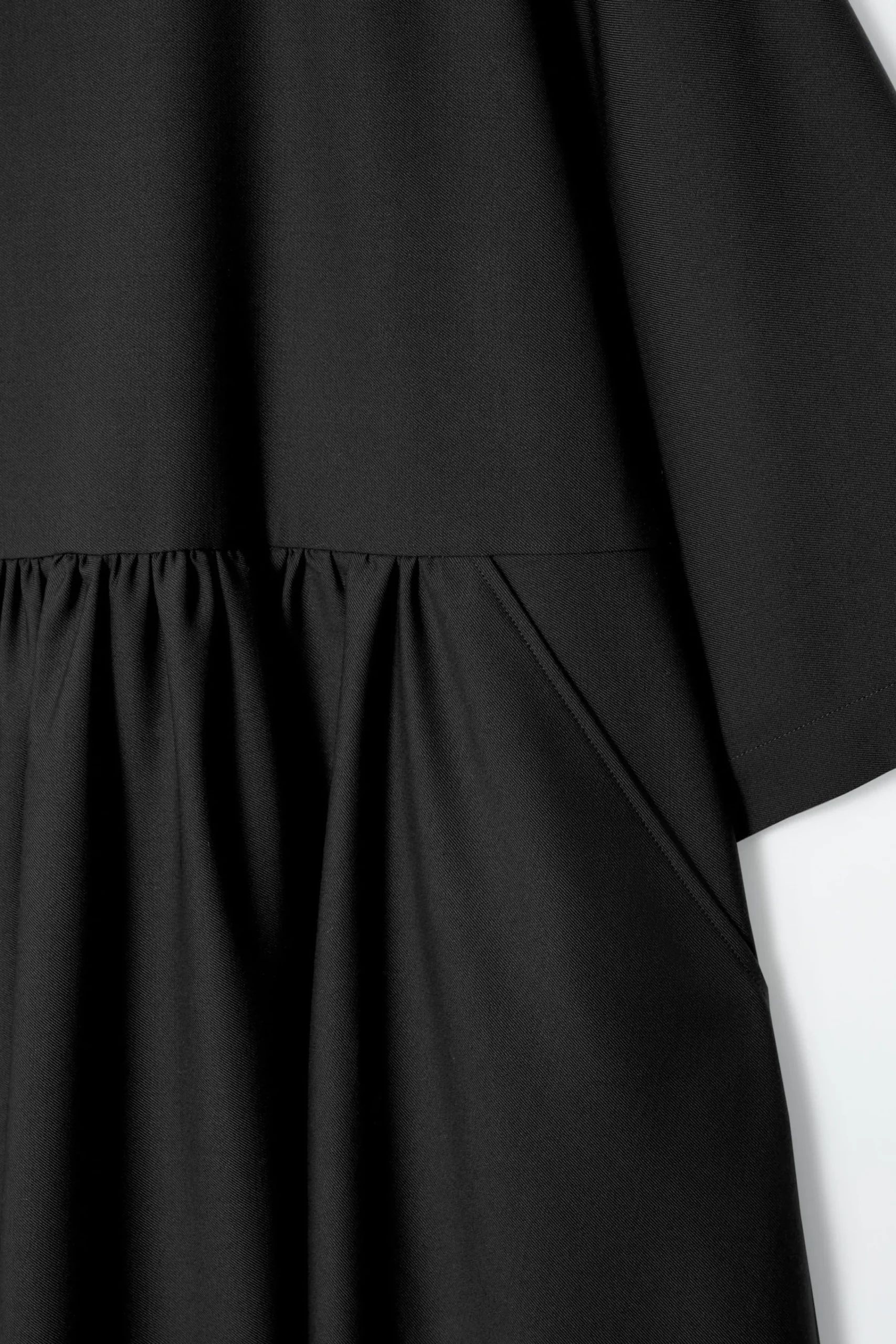 Damen COS Kleider*MIDIKLEID AUS WOLL-MIX MIT RAFFUNGEN