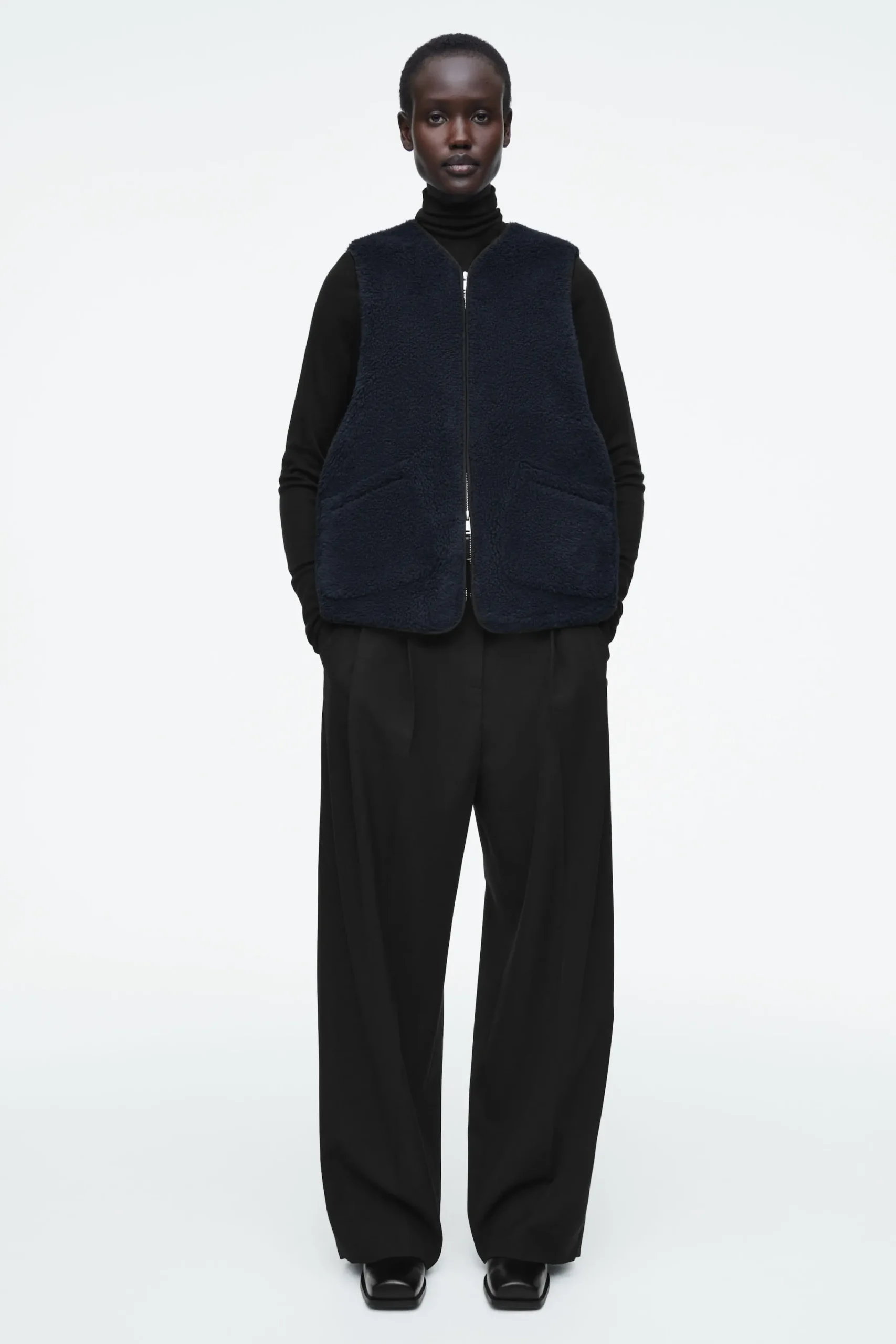 Damen COS Hybridmodelle | Mützen, Schals & Handschuhe*OVERSIZED-WESTE AUS KUNSTLAMMFELL