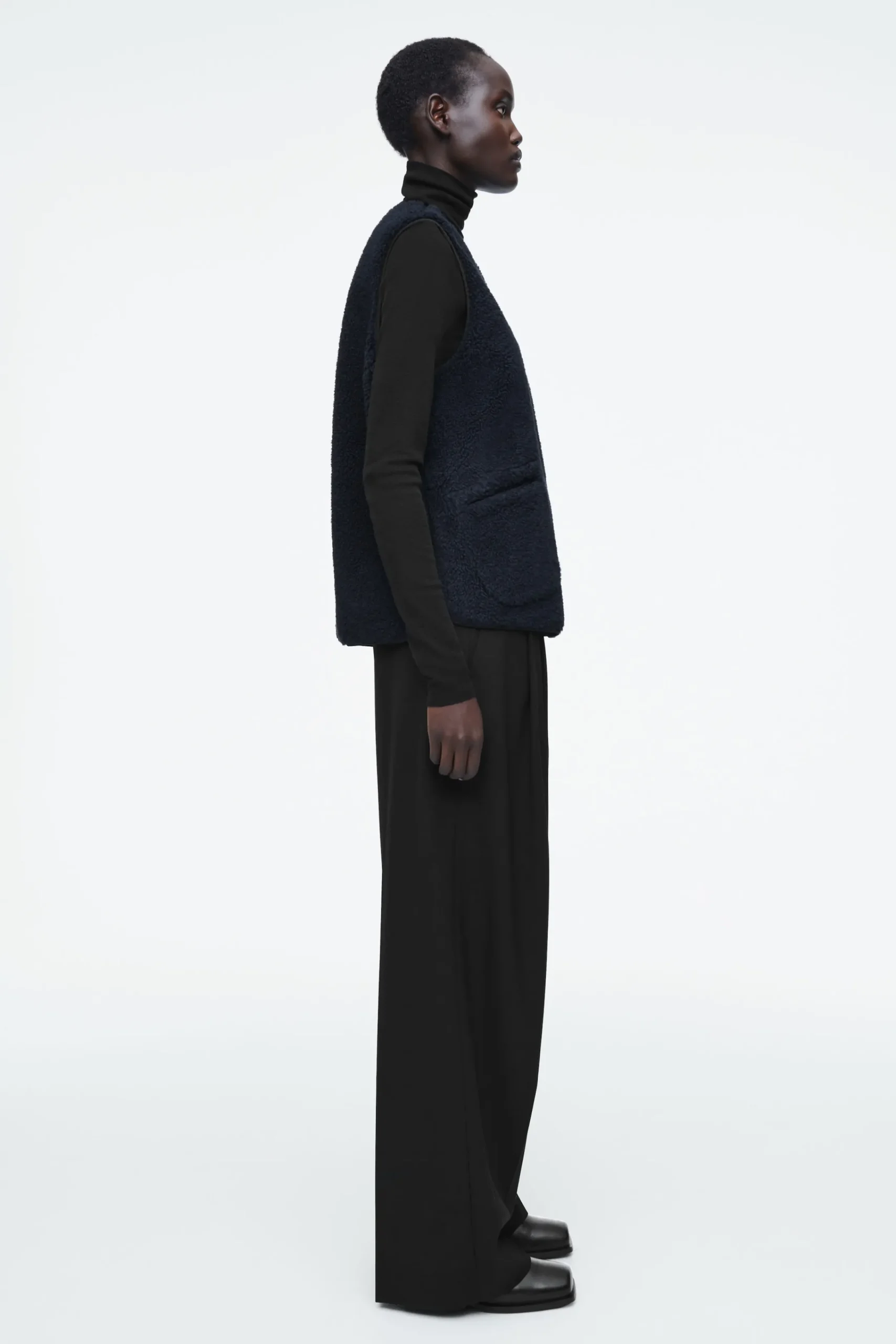 Damen COS Hybridmodelle | Mützen, Schals & Handschuhe*OVERSIZED-WESTE AUS KUNSTLAMMFELL