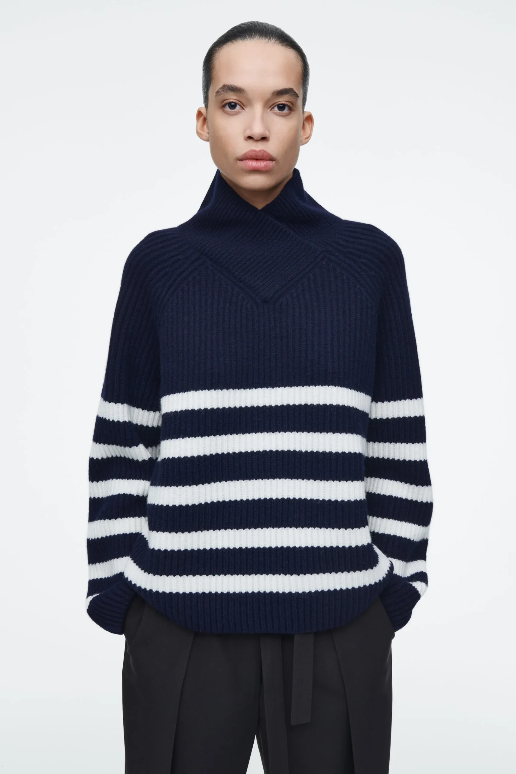 Damen COS Strickmode*PULLOVER AUS MERINOWOLLE MIT KRAGEN