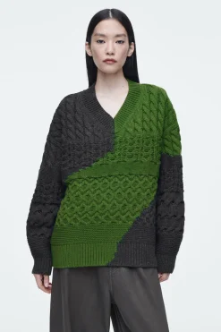 Damen COS Strickmode*PULLOVER AUS MERINOWOLLE MIT ABSTRAKTEM ZOPFMUSTER