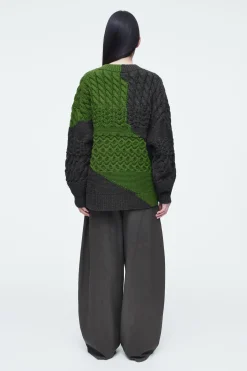 Damen COS Strickmode*PULLOVER AUS MERINOWOLLE MIT ABSTRAKTEM ZOPFMUSTER