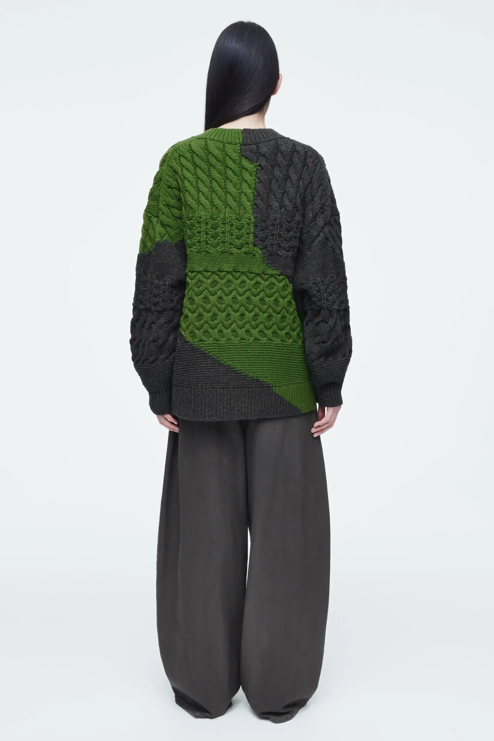 Damen COS Strickmode*PULLOVER AUS MERINOWOLLE MIT ABSTRAKTEM ZOPFMUSTER