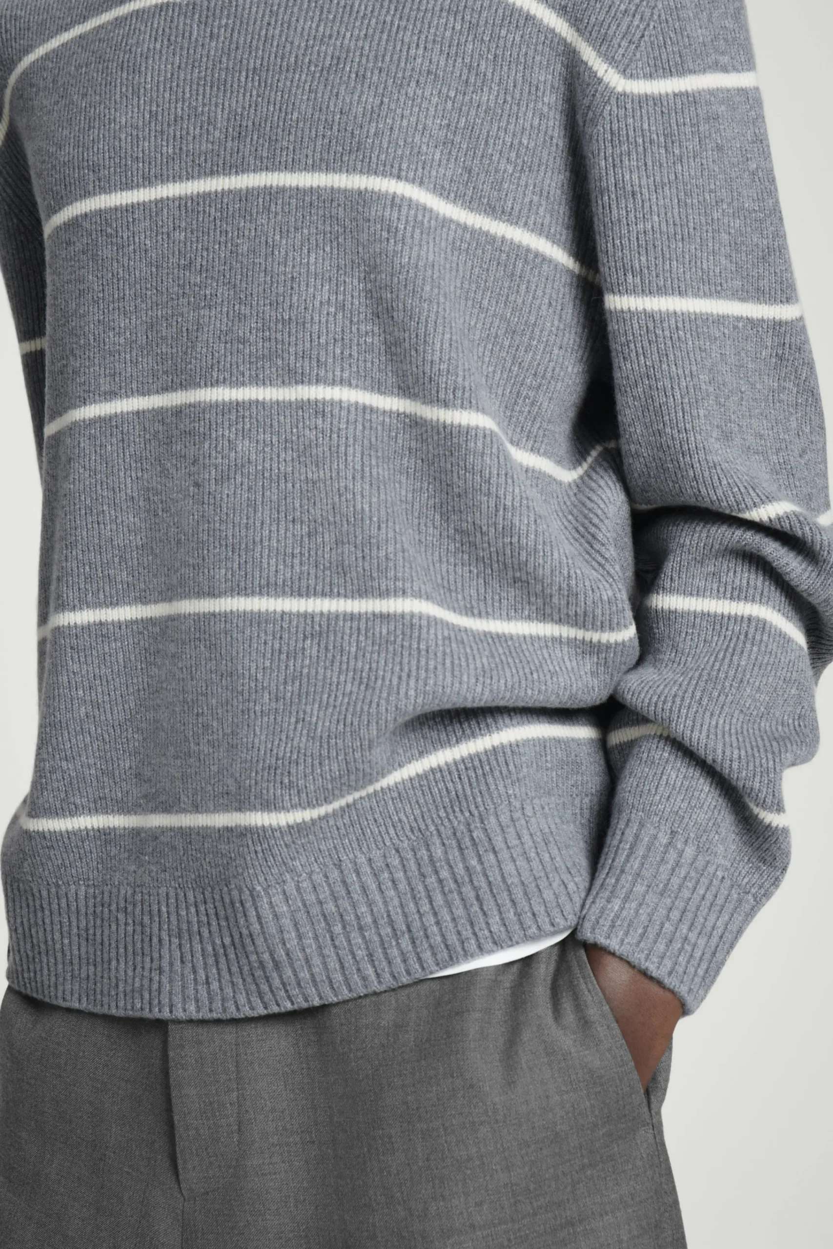 Herren COS Pullover | Strickmode*PULLOVER AUS MERINOWOLL-YAK-MIX MIT STREIFEN