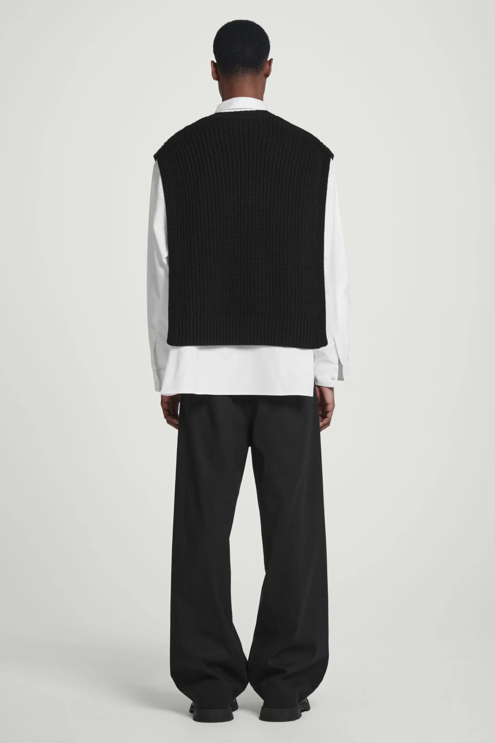Herren COS Pullover | Kaschmir*PULLUNDER AUS WOLLE UND KASCHMIR MIT V-AUSSCHNITT