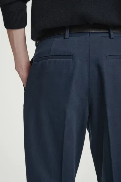 Herren COS Hosen*SCHMAL ZULAUFENDE TWILLHOSE MIT UMSCHLAG