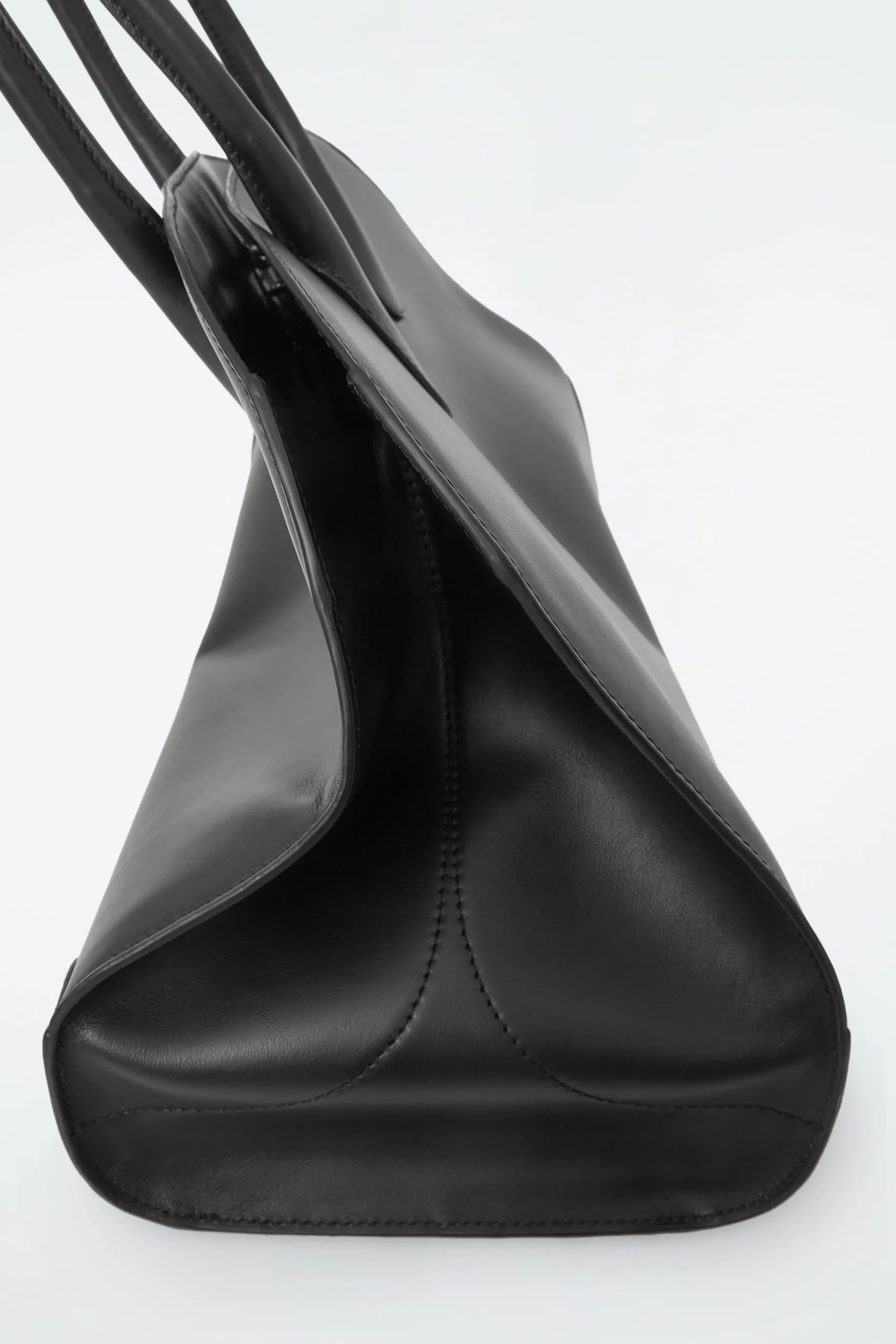 Damen COS Taschen*STUDIO BOWLINGTASCHE - LEDER