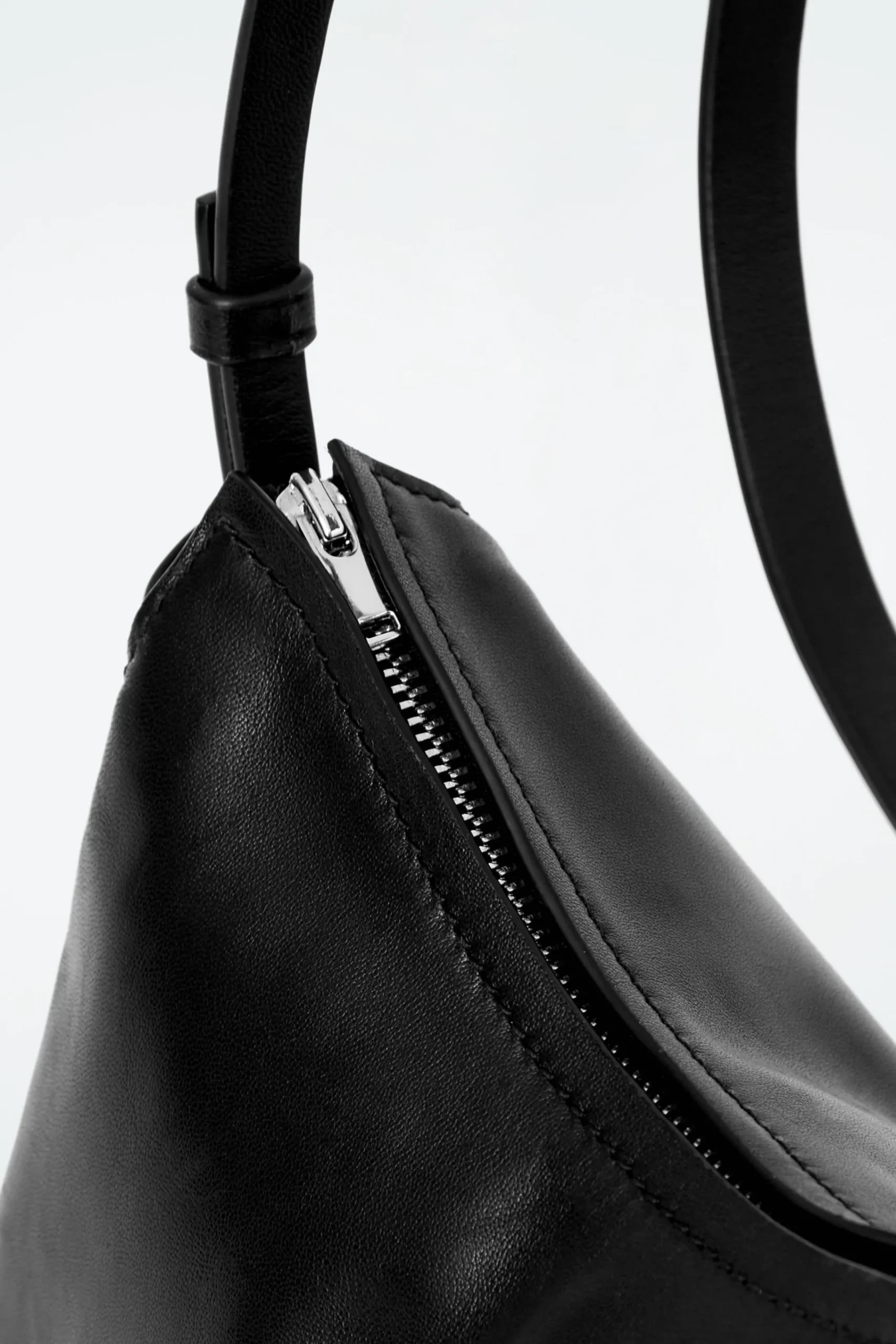 Damen COS Taschen*TOME KLEINE SCHULTERTASCHE – LEDER