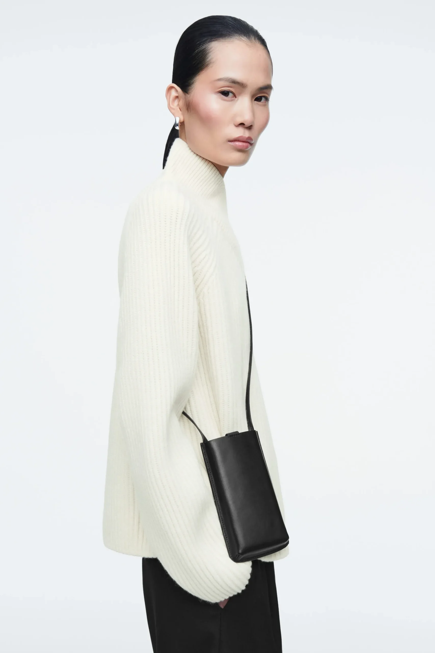 Damen COS Taschen*UMHÄNGETASCHE FÜR HANDYS AUS LEDER