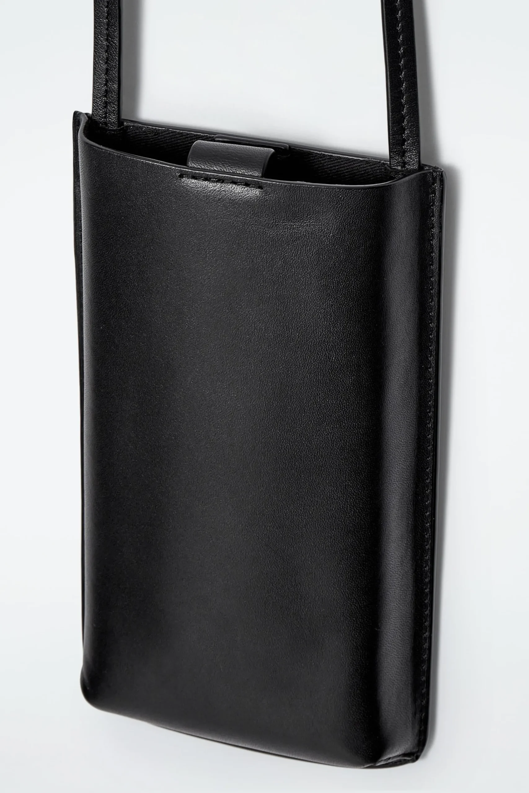 Damen COS Taschen*UMHÄNGETASCHE FÜR HANDYS AUS LEDER