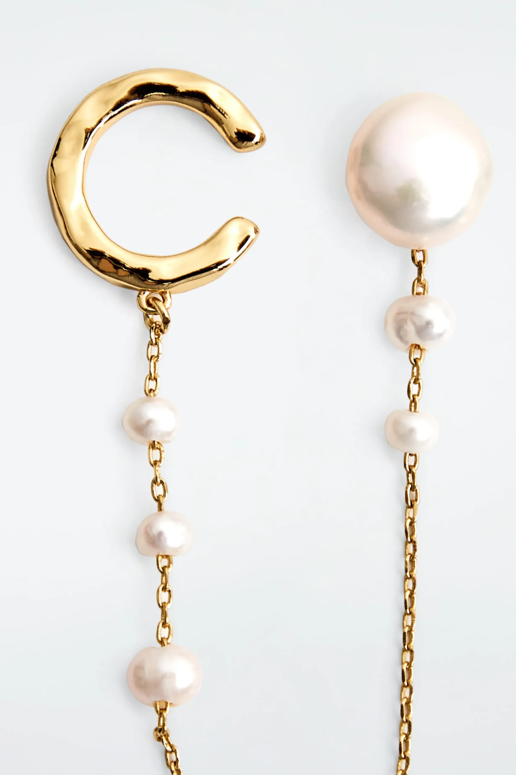 Damen COS Schmuck*UNGLEICHE OHRRINGE MIT SÜSSWASSERPERLEN